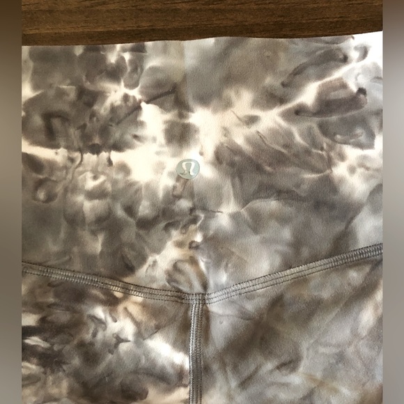 Lululemon 25' Align Leggings🖤 - Picture 2 of 6